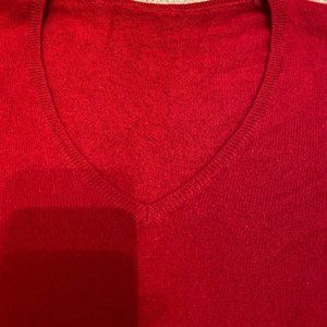 Red cashmere v neck pullover